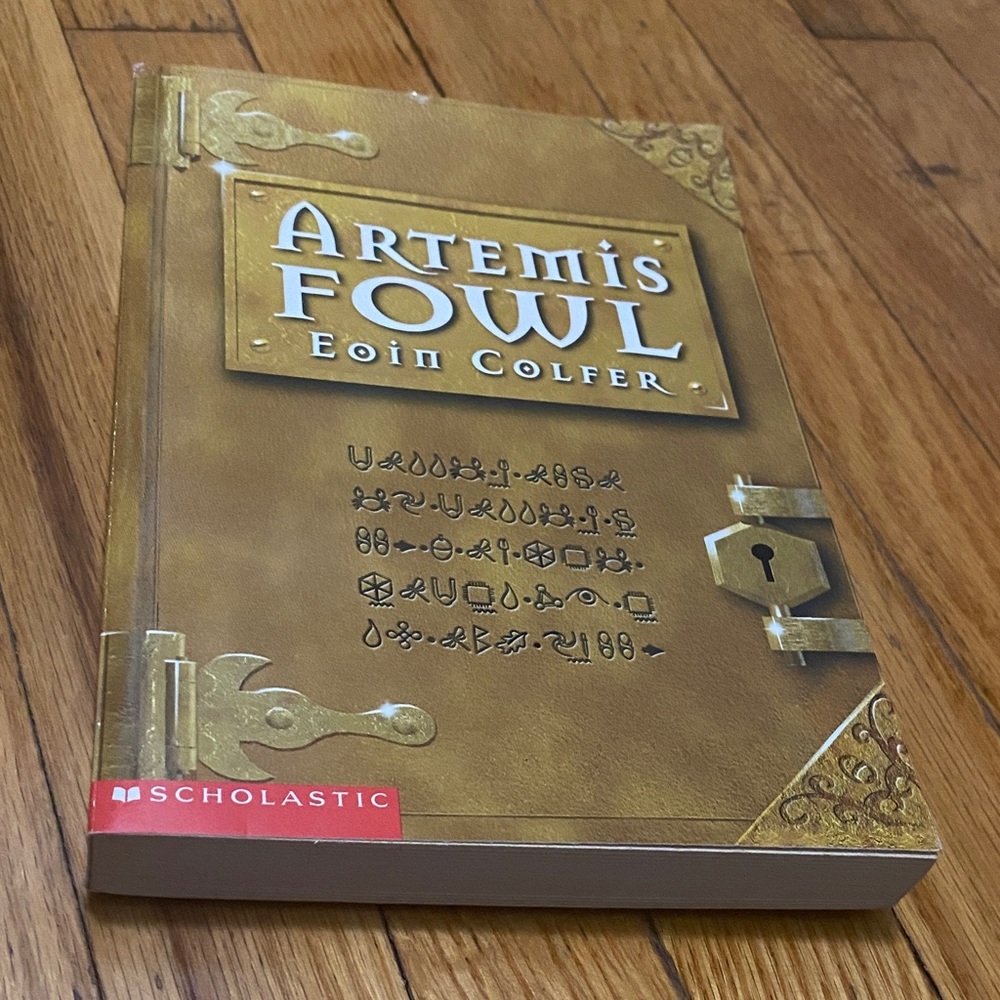 Scholastic Gold Artemis Fowl by Eoin Colfer Book 1 of 8